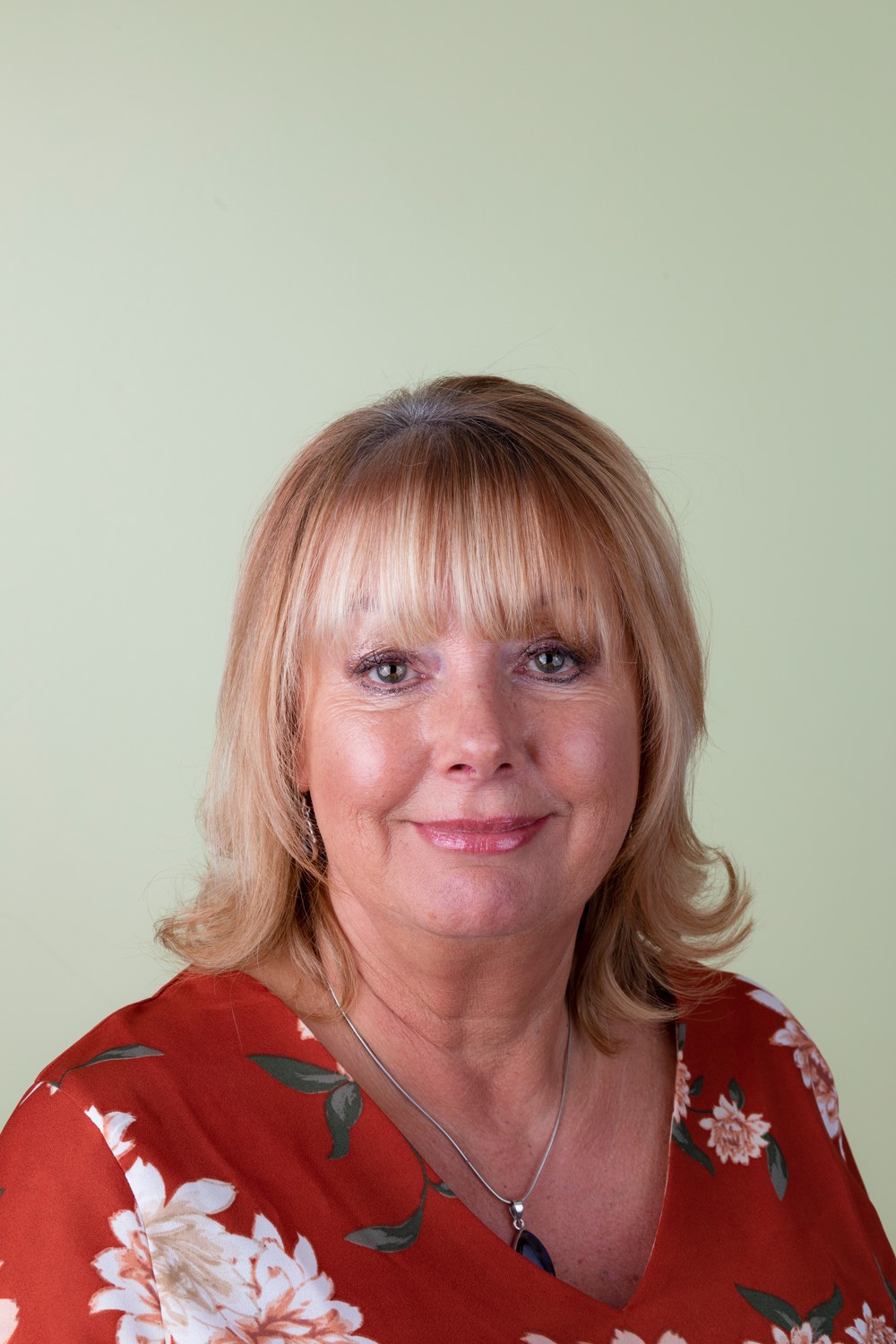Debbie Collins<br />
Co Secretary and Finance Director